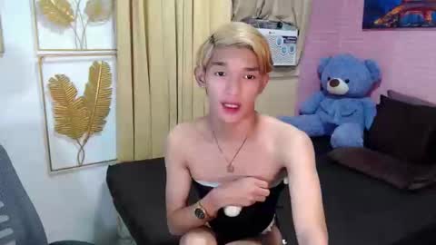 Snapshot of urasian_john20 chatting on May 1, 5:39 pm urasian_john20 online show from May 1, 5:39 pm