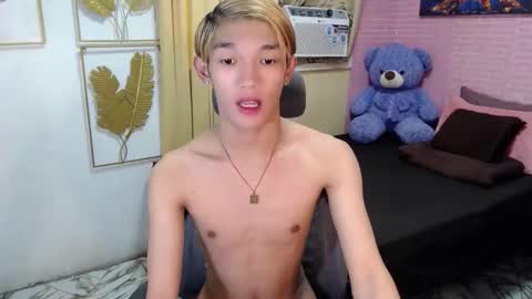 Snapshot of urasian_john20 chatting on May 17, 4:32 am urasian_john20 online show from May 17, 4:32 am