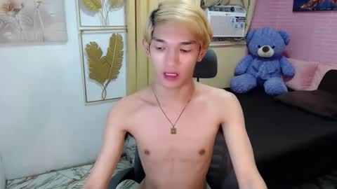 Snapshot of urasian_john20 chatting on May 26, 8:54 am urasian_john20 online show from May 26, 8:54 am