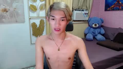 Snapshot of urasian_john20 chatting on June 1, 7:15 pm urasian_john20 online show from June 1, 7:15 pm