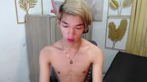 Snapshot of urasian_john20 chatting on June 7, 2:21 pm urasian_john20 online show from June 7, 2:21 pm