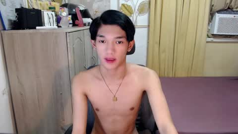 Snapshot of urasian_john20 chatting on July 18, 9:24 am urasian_john20 online show from July 18, 9:24 am