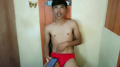 Snapshot of urasian_jomarie chatting on September 10, 2:11 am urasian_jomarie online show from September 10, 2:11 am