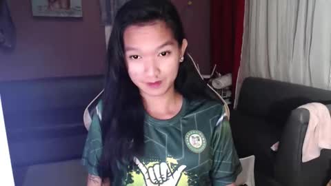 NEWRA  ALLISON online show from October 26, 7:42 pm