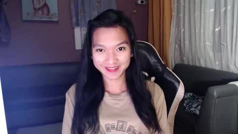 NEWRA  ALLISON online show from November 4, 8:08 pm