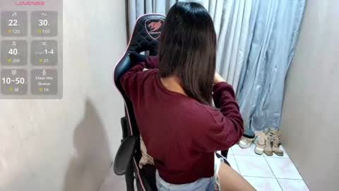 Snapshot of urasian_prettyjane chatting on July 5, 8:43 am Jane online show from July 5, 8:43 am