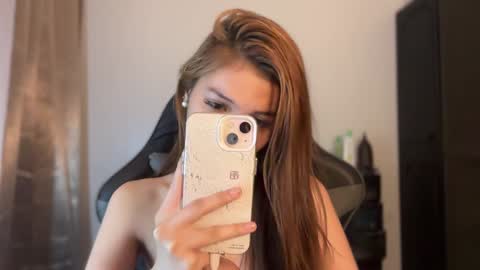 Snapshot of urasian_sweet_ria19 chatting on January 29, 1:38 pm Ria online show from January 29, 1:38 pm