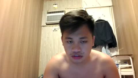 Snapshot of urasian_van chatting on June 13, 6:50 pm urasian_van online show from June 13, 6:50 pm