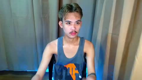 Snapshot of urasiancumboix2 chatting on June 22, 12:24 pm urasiancumboix2 online show from June 22, 12:24 pm