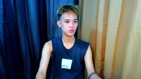 Snapshot of urasiancumboix2 chatting on August 3, 4:00 am urasiancumboix2 online show from August 3, 4:00 am
