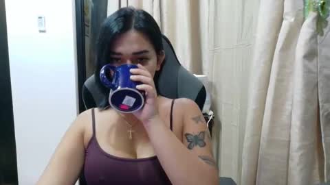 Snapshot of urasiandreamgirlxxx chatting on November 4, 10:25 am jess online show from November 4, 10:25 am