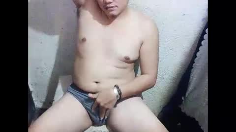 Snapshot of urasianguy90 chatting on February 24, 5:05 am carlo online show from February 24, 5:05 am