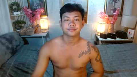 Snapshot of urasiankyler chatting on June 23, 4:21 am urasiankyler online show from June 23, 4:21 am
