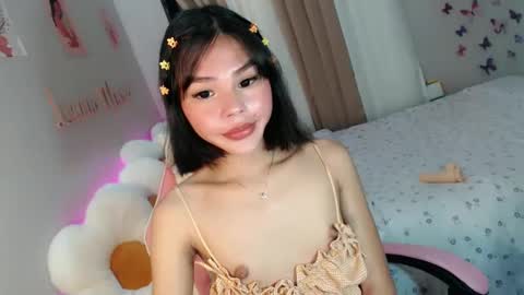 Snapshot of urbabelianne chatting on February 7, 2:29 am lianne online show from February 7, 2:29 am