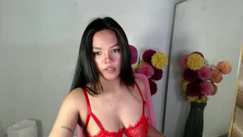 Snapshot of urbeautifulnightmare chatting on December 24, 7:00 pm venice online show from December 24, 7:00 pm