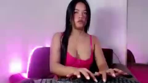 Snapshot of urbeautifulnightmare chatting on July 10, 1:21 am venice online show from July 10, 1:21 am