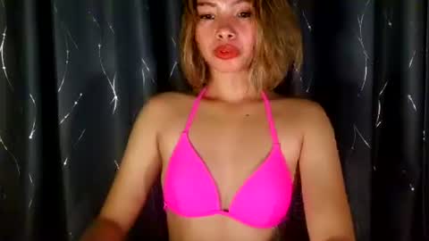 Snapshot of urcutiepiegirl chatting on May 10, 4:23 pm urcutiepiegirl online show from May 10, 4:23 pm