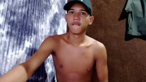 Snapshot of urdreamboy_clarin chatting on May 7, 12:05 am urdreamboy_clarin online show from May 7, 12:05 am