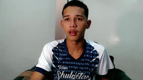 Snapshot of urdreamboy_clarin chatting on June 21, 9:56 am urdreamboy_clarin online show from June 21, 9:56 am