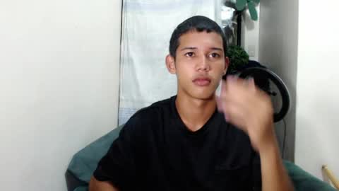 Snapshot of urdreamboy_clarin chatting on July 22, 9:12 am urdreamboy_clarin online show from July 22, 9:12 am