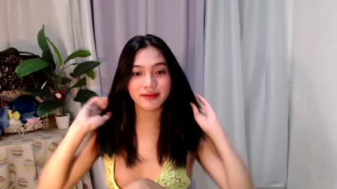 Snapshot of urdreamgirl_ chatting on January 20, 6:10 pm Trixie online show from January 20, 6:10 pm
