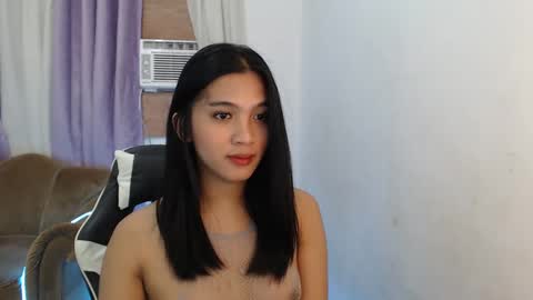 Snapshot of urdreamgirl_ chatting on January 23, 10:32 am Trixie online show from January 23, 10:32 am