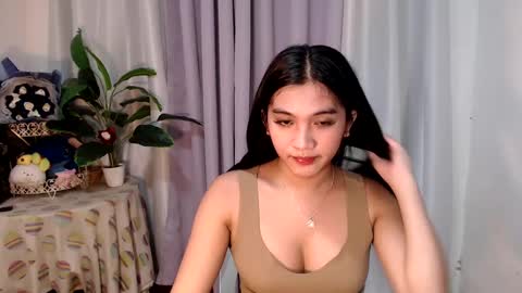 Snapshot of urdreamgirl_ chatting on February 22, 3:45 am Trixie online show from February 22, 3:45 am