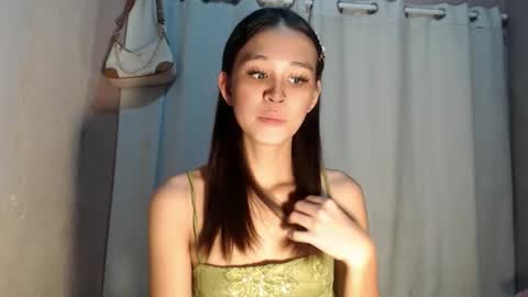 Snapshot of urdreamgirl_stephanie chatting on April 26, 4:15 pm stephanie online show from April 26, 4:15 pm