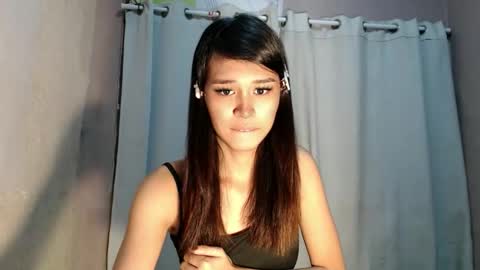 Snapshot of urdreamgirl_stephanie chatting on May 16, 10:23 am stephanie online show from May 16, 10:23 am