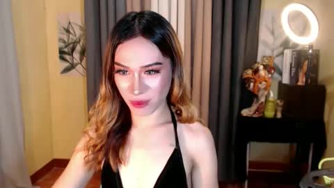 urexpensivejulia online show from April 22, 2:14 am