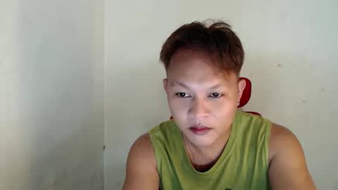 Snapshot of urfeet_jest chatting on May 1, 2:21 pm jess online show from May 1, 2:21 pm
