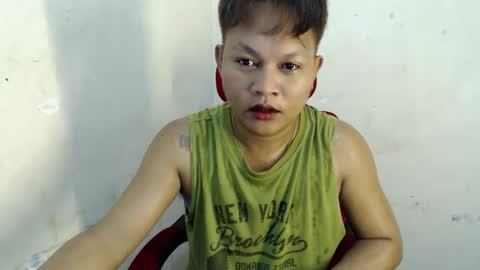 Snapshot of urfeet_jest chatting on May 2, 4:23 pm jess online show from May 2, 4:23 pm