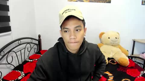 Snapshot of urfucker_vinz chatting on April 20, 12:41 pm urfucker_vinz online show from April 20, 12:41 pm
