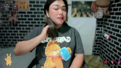 Snapshot of urgirl_dimple chatting on June 15, 9:28 pm Dimple online show from June 15, 9:28 pm