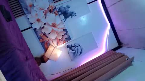 Snapshot of urgirljen chatting on March 1, 12:07 pm amara online show from March 1, 12:07 pm