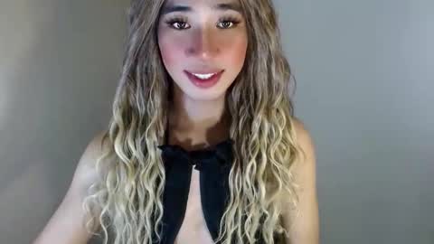 Snapshot of urguy_habibi chatting on April 26, 5:32 pm Bib online show from April 26, 5:32 pm