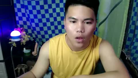 Snapshot of urhardfucker28xxx chatting on April 22, 3:57 pm Juven online show from April 22, 3:57 pm