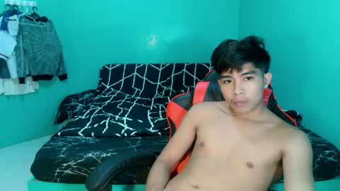 Snapshot of urhot_jeremyxx chatting on May 10, 5:51 pm jeremy online show from May 10, 5:51 pm