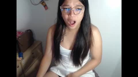 Snapshot of urhotangela chatting on December 22, 12:40 am urhotangela online show from December 22, 12:40 am