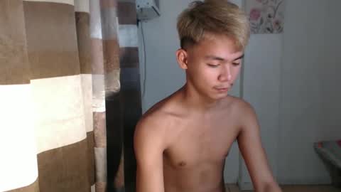 Snapshot of urhotpinoy_izaac chatting on October 20, 4:40 pm simeon ulok online show from October 20, 4:40 pm