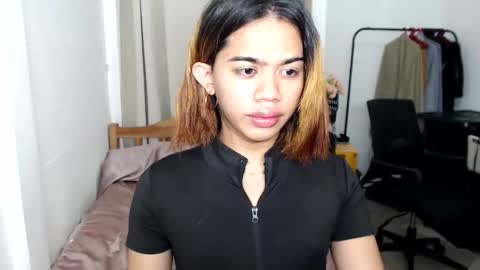Snapshot of urhottest_zoe chatting on May 23, 8:51 am zoe online show from May 23, 8:51 am
