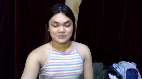 Snapshot of urhottie_bella chatting on June 15, 4:15 am urhottie_bella online show from June 15, 4:15 am