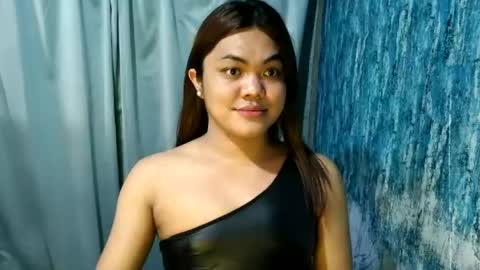 Snapshot of urhottie_bella chatting on June 18, 2:45 am urhottie_bella online show from June 18, 2:45 am