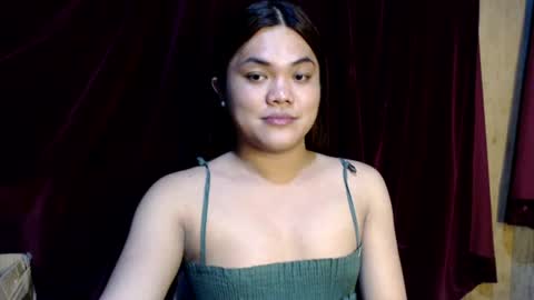 Snapshot of urhottie_bella chatting on June 21, 3:03 pm urhottie_bella online show from June 21, 3:03 pm