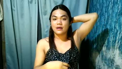 Snapshot of urhottie_bella chatting on July 4, 7:09 pm urhottie_bella online show from July 4, 7:09 pm