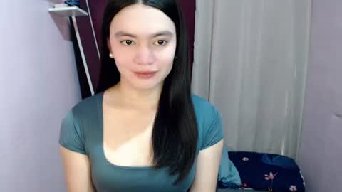 Snapshot of urhottiest_katey chatting on June 12, 4:33 am Katey online show from June 12, 4:33 am