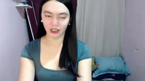 Snapshot of urhottiest_katey chatting on June 14, 2:24 am Katey online show from June 14, 2:24 am