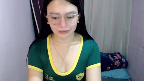 Snapshot of urhottiest_katey chatting on July 6, 4:31 am Katey online show from July 6, 4:31 am