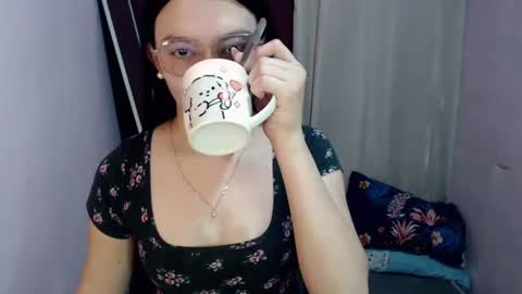 Snapshot of urhottiest_katey chatting on July 20, 6:06 am Katey online show from July 20, 6:06 am