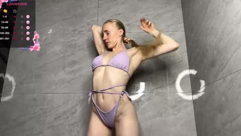 Snapshot of uriyani chatting on November 6, 6:09 pm ElizabethLizy online show from November 6, 6:09 pm